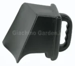 Tappo mulching originale Emak Oleo-Mac per tagliaerba modelli G 44 e G 48, realizzato in plastica nera resistente con comoda maniglia integrata per facilitare l'inserimento nel tunnel di scarico del tosaerba