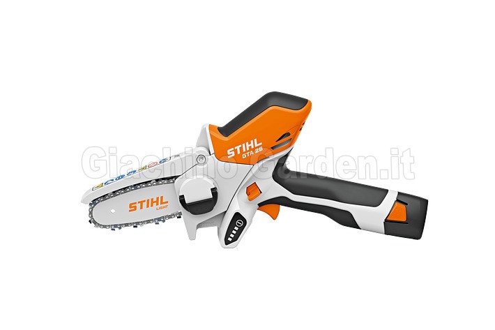 Vista laterale sinistra del potatore a batteria STIHL GTA 26 con indicatore di carica LED e pomello di bloccaggio del carter su sfondo bianco