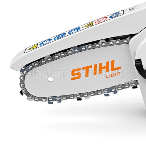 Dettaglio della barra guida STIHL Light da 10 cm con catena Picco Micro 3 montata sul potatore a batteria STIHL GTA 26