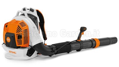 Soffiatore spalleggiato STIHL BR 800 C-E con motore 4-MIX e tubo di soffiaggio regolabile per la pulizia di grandi aree.