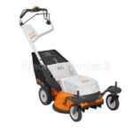Tosaerba a batteria professionale STIHL RMA 765 V con ruote anteriori piroettanti e sacco di raccolta