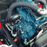 Vista ravvicinata del motore diesel Kubota a 3 cilindri installato su un trattorino Gianni Ferrari Turbo 1