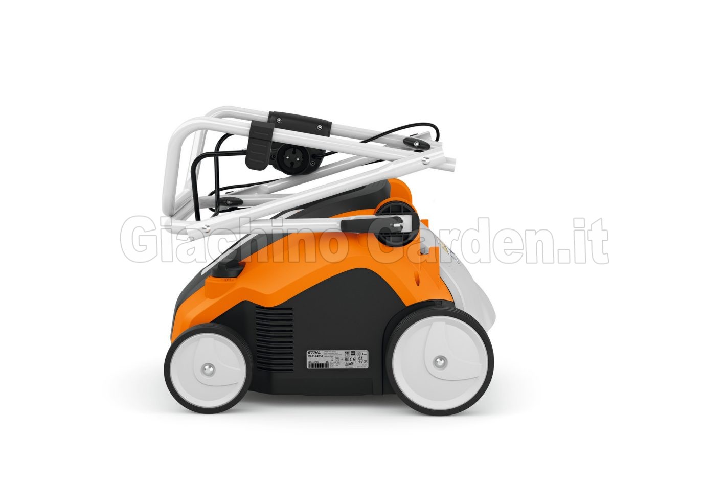 Arieggiatore elettrico STIHL RLE 240 ripiegato per il minimo ingombro e un facile rimessaggio in garage