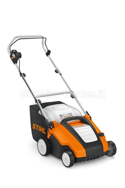 Arieggiatore elettrico STIHL RLE 240 per la cura del giardino con manubrio pieghevole e sacco raccoglierba montato