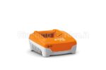 Caricabatterie STIHL AL 501 rapido per batterie AP System, vista frontale su sfondo bianco