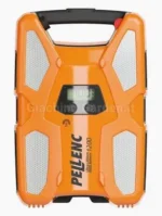 Batteria professionale a zaino Pellenc ULiB 1200 agli ioni di litio per attrezzi da giardinaggio, vista frontale con scocca arancione e display LCD.