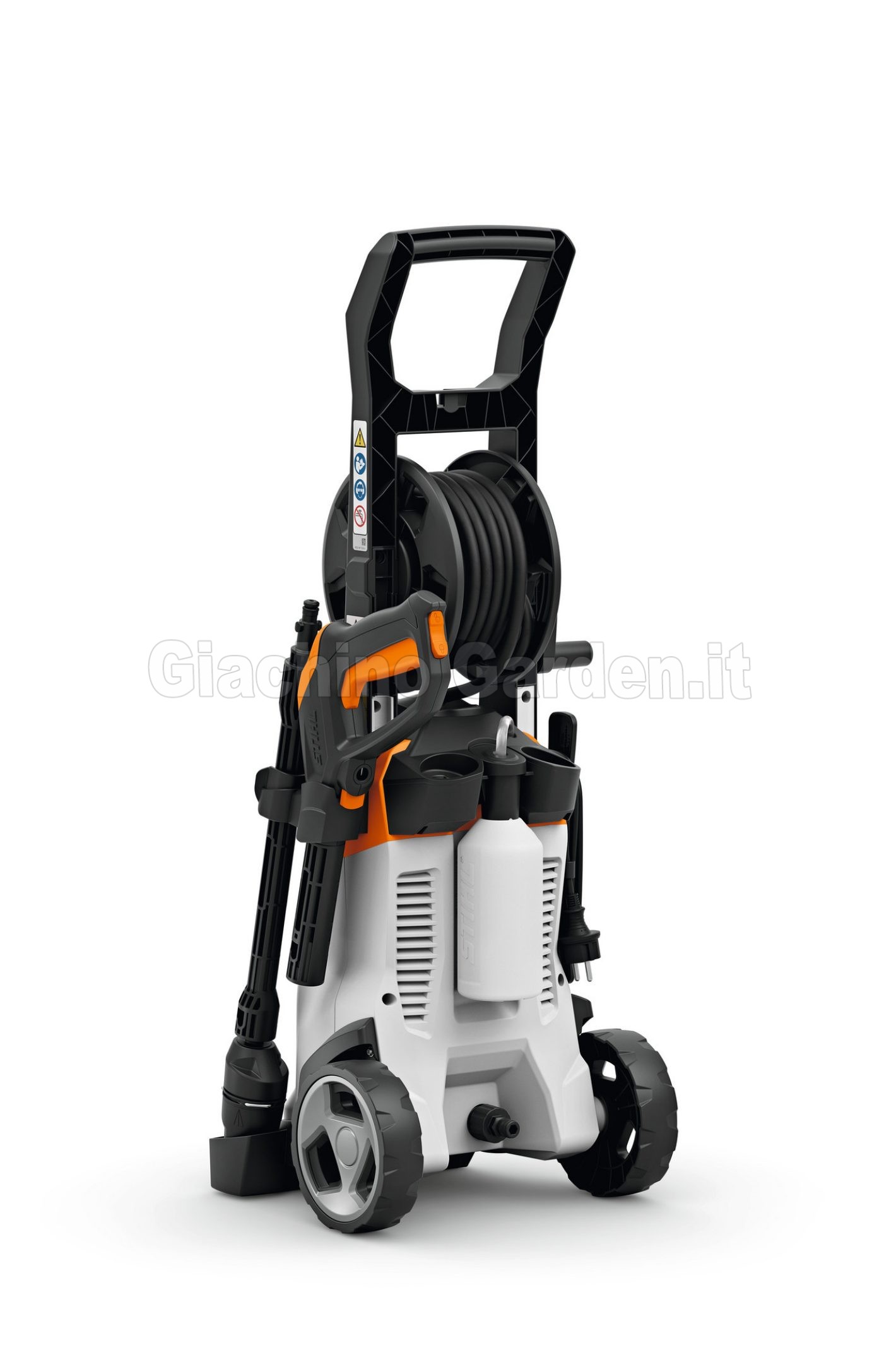 Vista posteriore idropulitrice STIHL RE 100 PLUS CONTROL con set per spruzzo detergente e flacone integrato.