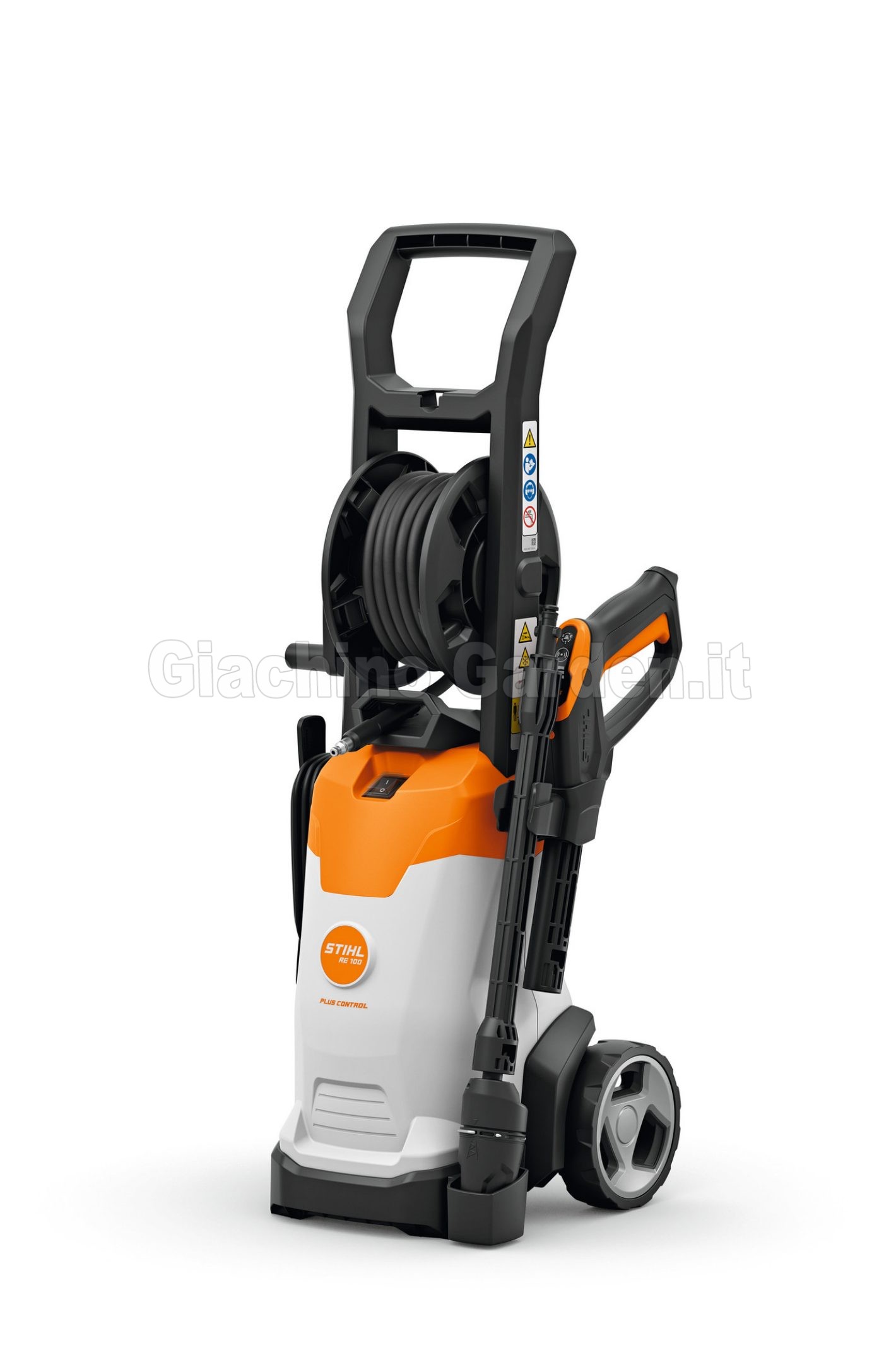 Idropulitrice STIHL RE 100 PLUS CONTROL con lancia e pistola inserite nei supporti integrati porta-accessori.