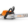 Motosega a scoppio professionale STIHL MS 300 C-M con barra Light 04 su sfondo bianco