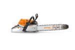 Motosega professionale forestale Stihl MS 400 C-M con barra Light 06 su sfondo bianco
