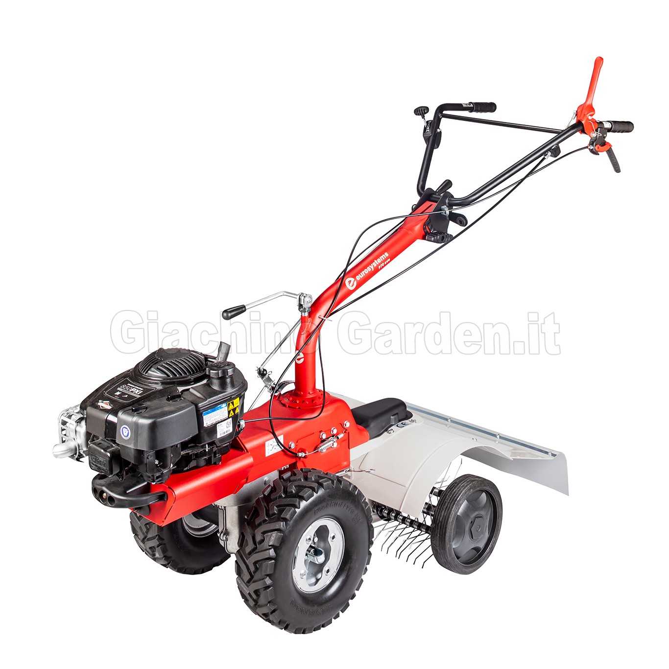 Motocoltivatore Eurosystems P70 EVO con accessorio arieggiatore a molle per prato e motore Briggs & Stratton su sfondo bianco
