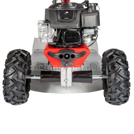 Dettaglio del kit allargamento carreggiata per Eurosystems P70 EVO con distanziali asse ruote e motore a scoppio 223cc