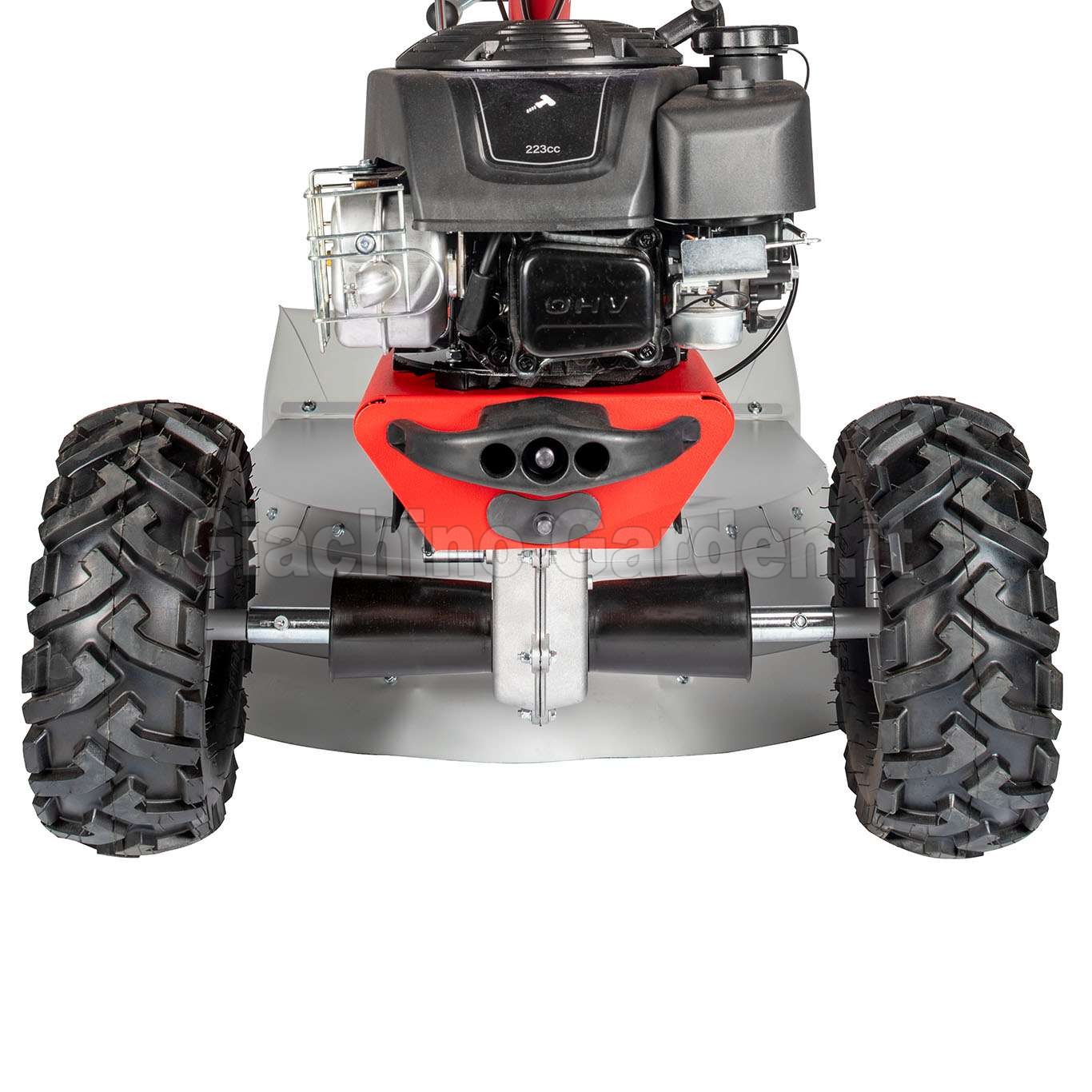 Dettaglio del kit allargamento carreggiata per Eurosystems P70 EVO con distanziali asse ruote e motore a scoppio 223cc