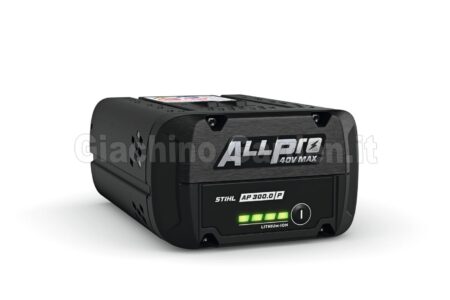 Batteria professionale STIHL AP 300.0 P ALLPRO 40V MAX agli ioni di litio con indicatore di carica LED verde su sfondo bianco