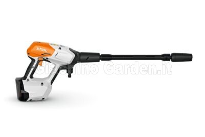 Idropulitrice a batteria STIHL RCA 50 con lancia spruzzatrice su sfondo bianco
