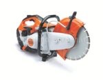 Mototroncatrice a scoppio STIHL TS 410 professionale con disco diamantato su sfondo bianco.